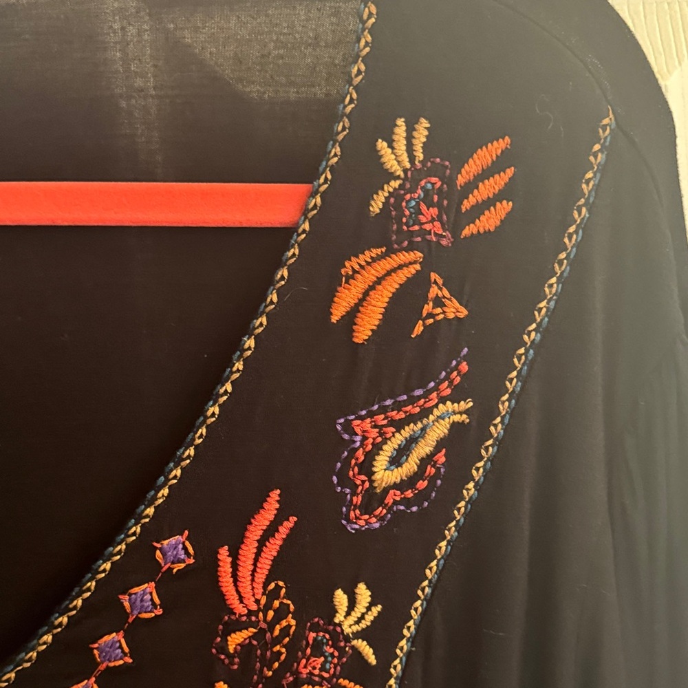 Cable & Gauge size 2x Black Tunic with Colorful‎ Embroidery - Picture 4 of 6